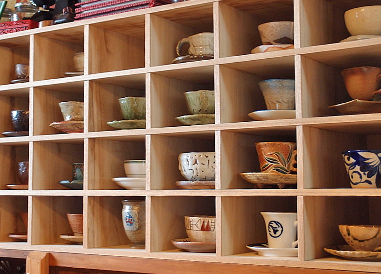 cup_shelf_kimameya.jpg