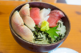 teishoku_sashimidon_raku.jpg