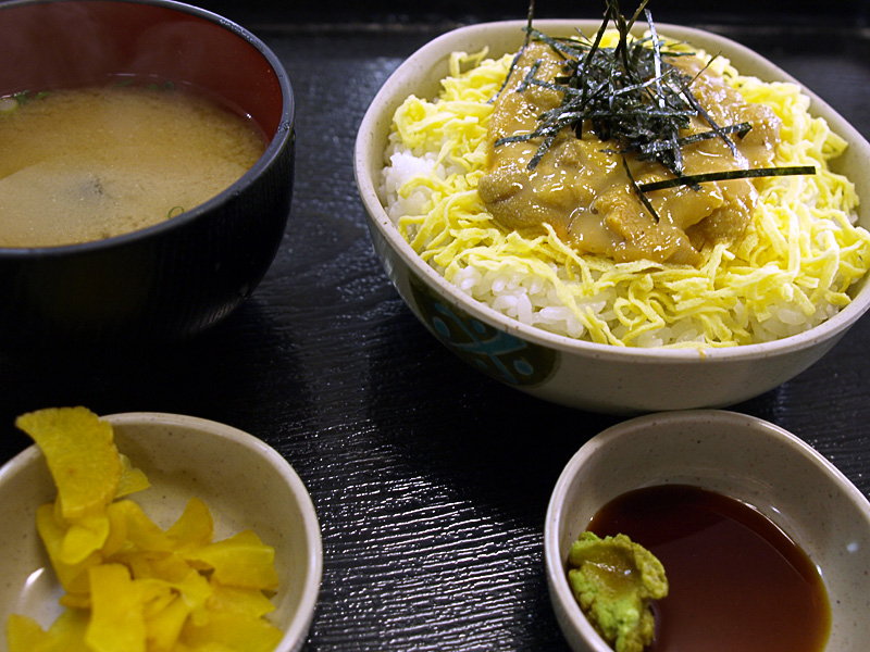 パヤオの県産ウニ丼 おきぐる 沖縄タウン情報